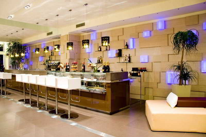 Hotel Cube 4*